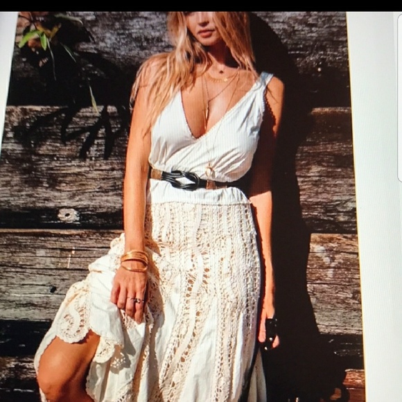 Chasing unicorns Dresses & Skirts - Chasing Unicorns Falling Flowers Midi Chasing unicorns Dresses & Skirts - Chasing Unicorns Falling Flowers Midi